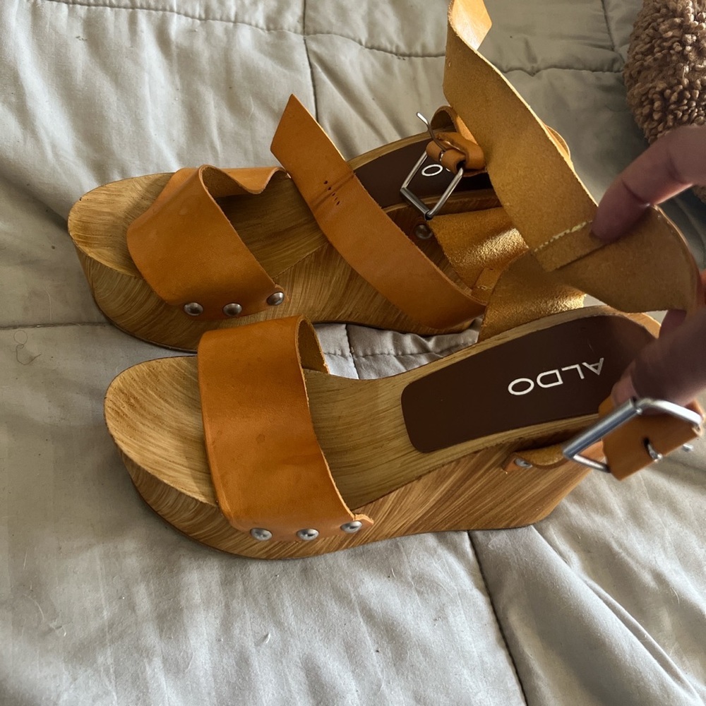 Super cute Aldo wedges